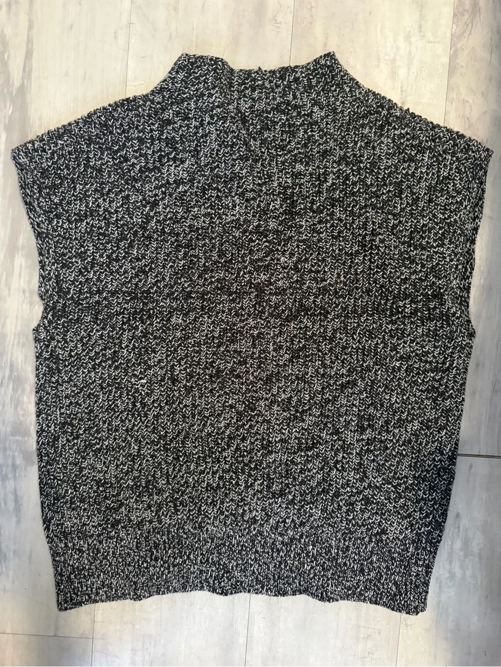 Women's Black & White Marled Knit Sleeveless Sweater